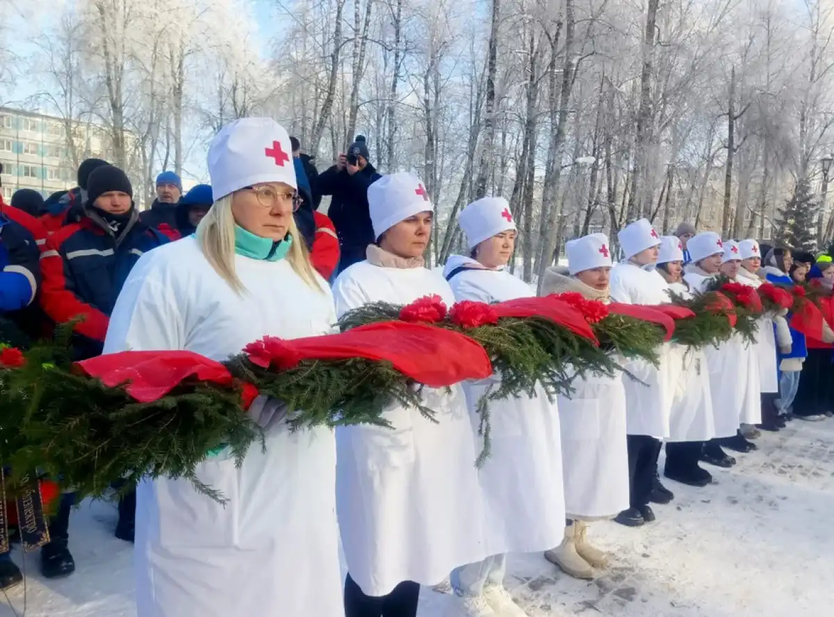 В парке Победы в Старой Руссе прошёл митинг памяти «Город мужества, доблести, славы…».