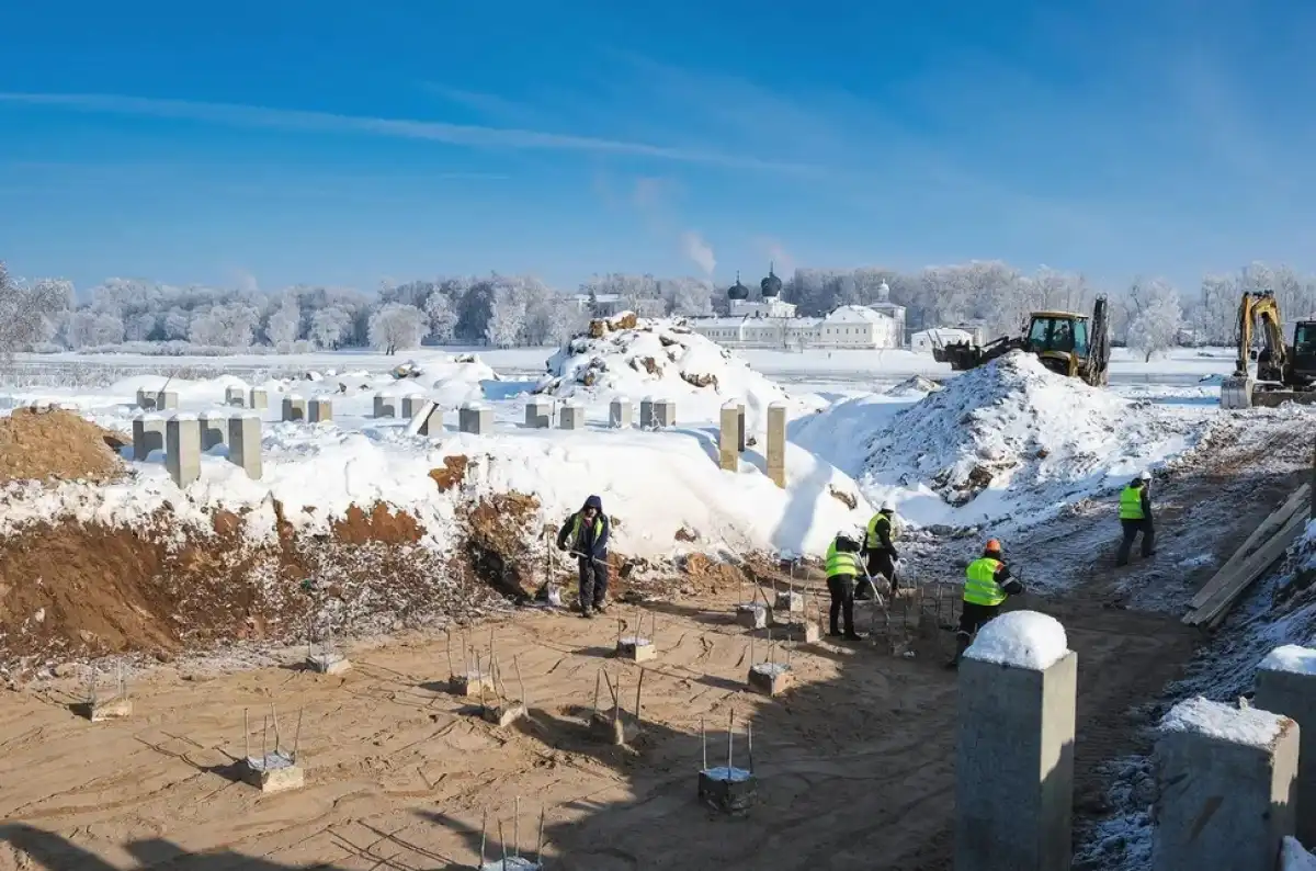 Канатную дорогу планируют ввести в эксплуатацию во второй половине 2026 года.