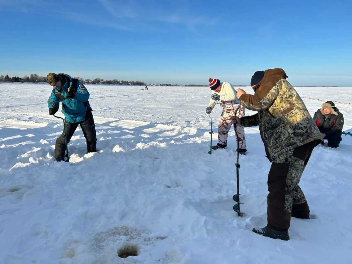 Рыбаков не испугала морозная погода.
