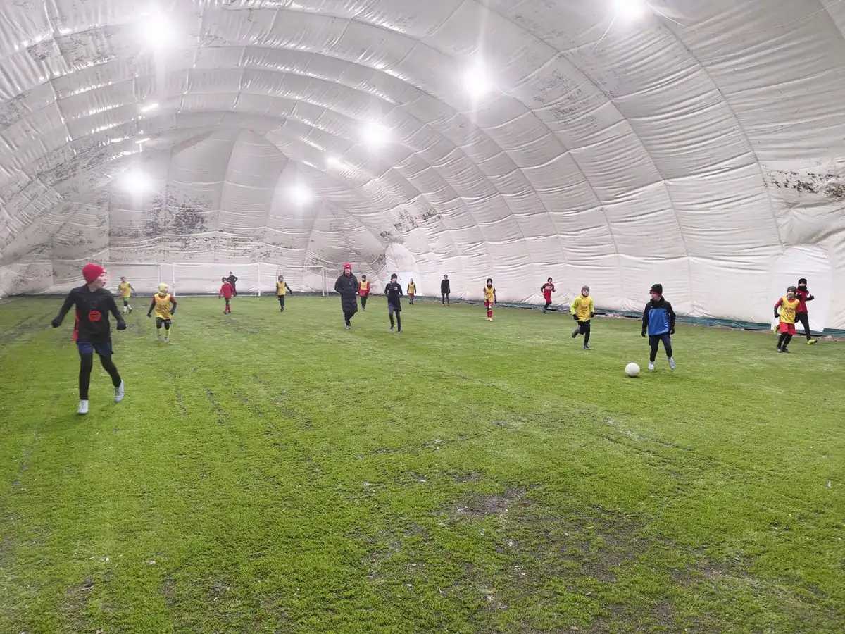 На стадионе расположился центральный филиал его футбольной школы «Спартак Великий Новгород».