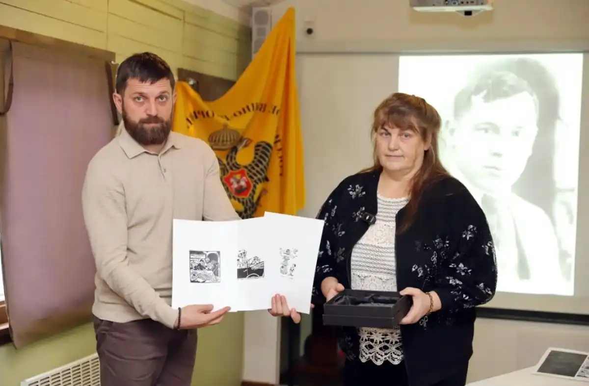 Экспонаты передала руководитель Зала воинской славы Великого Новгорода Светлана Орлова.