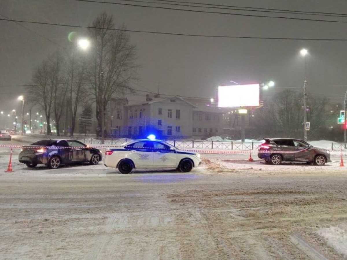 В результате аварии 36-летняя женщина и десятилетняя девочка с различными травмами самостоятельно обратились в медицинские учреждения.