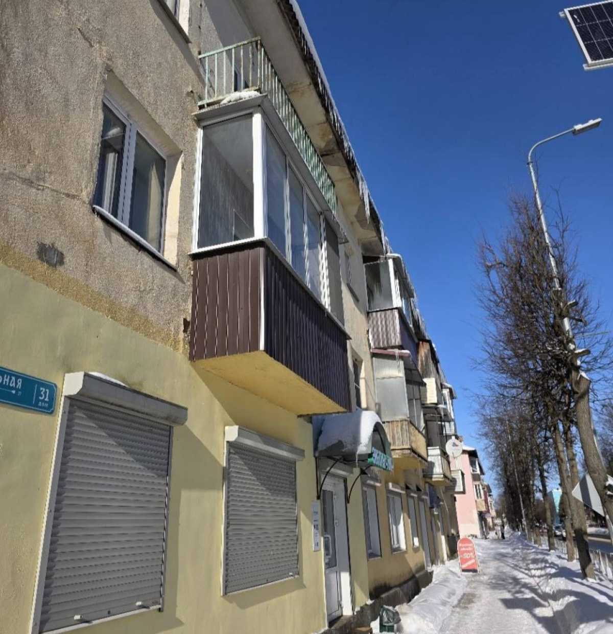 Медики оказали женщине первую помощь.