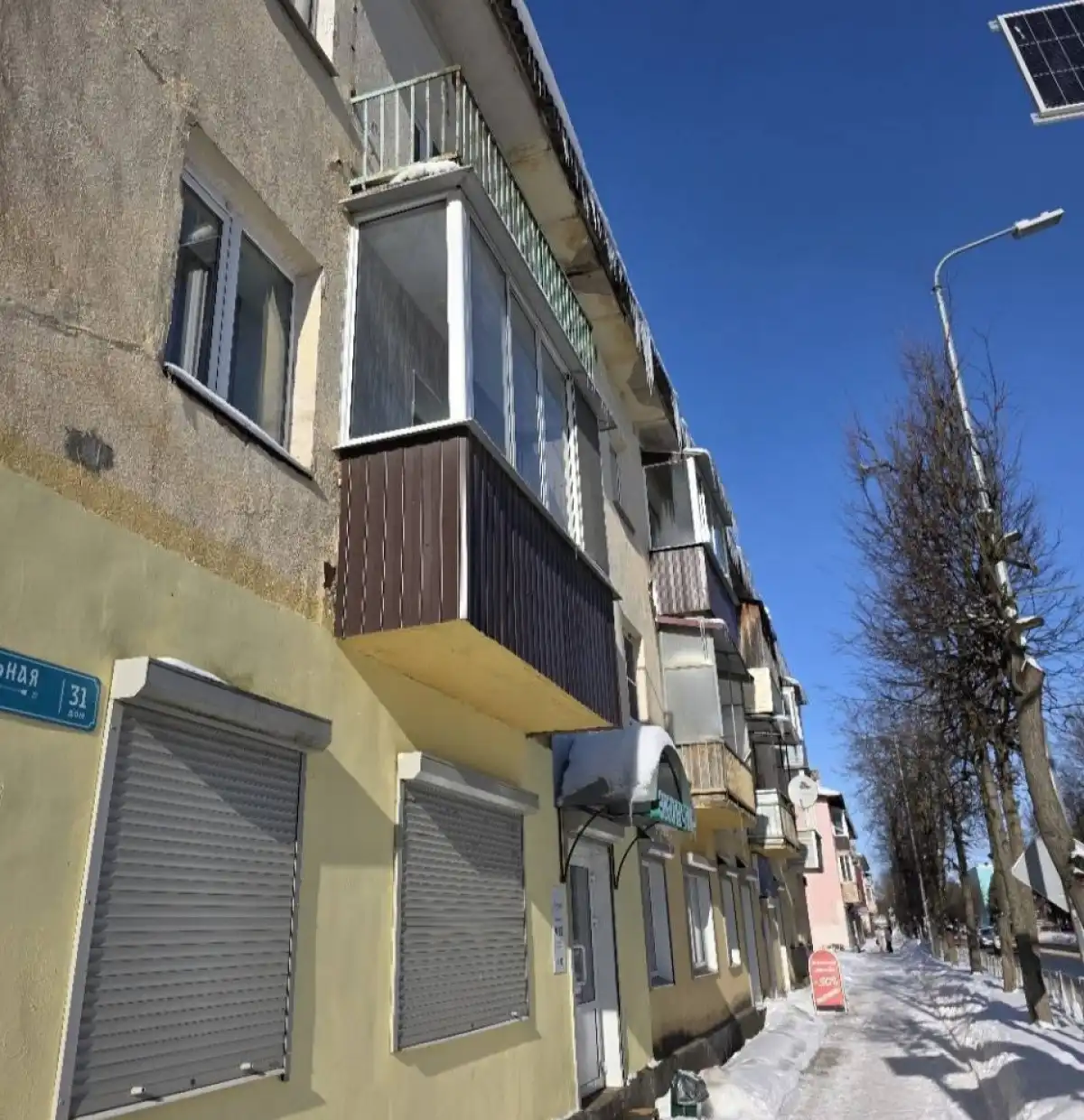 Медики оказали женщине первую помощь.