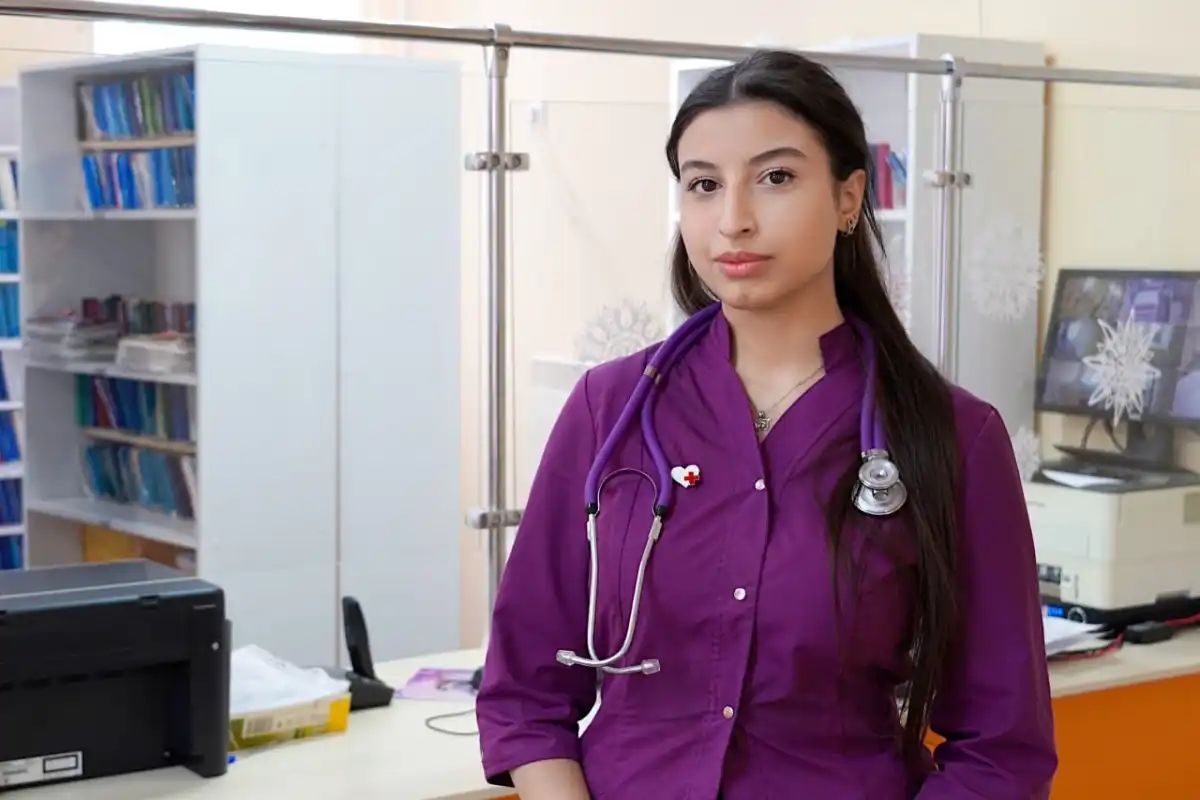 Молодого специалиста тепло приняли в коллективе.