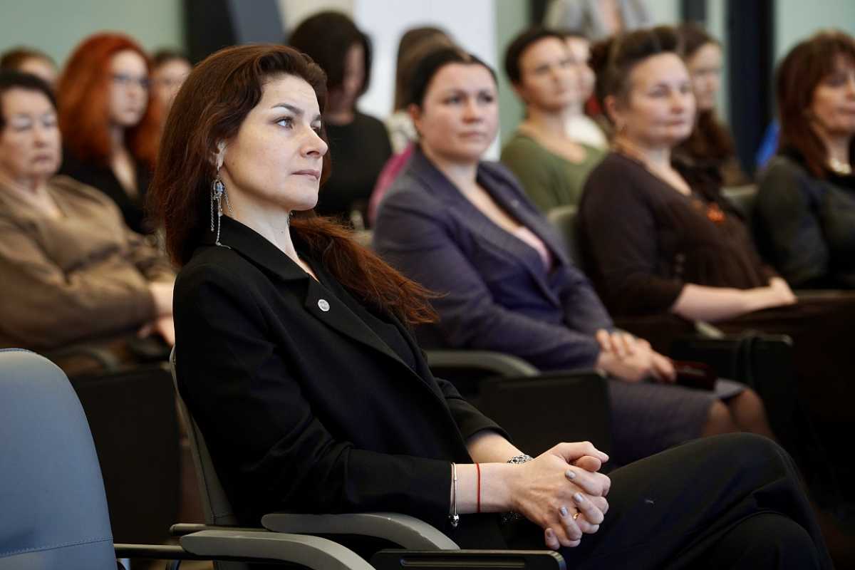 Одной из тем дискуссии стала финансовая устойчивость молодых специалистов.