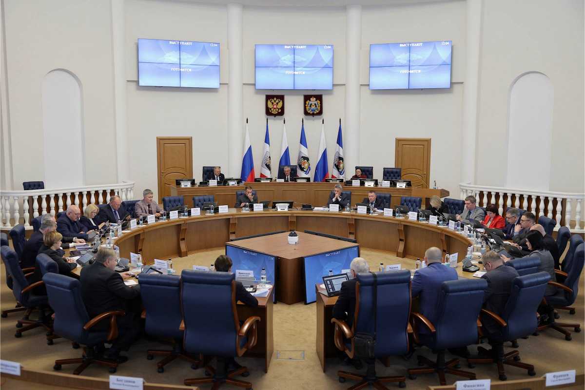 Согласно Уставу Новгородской области облдума каждый год заслушивает отчёт губернатора.