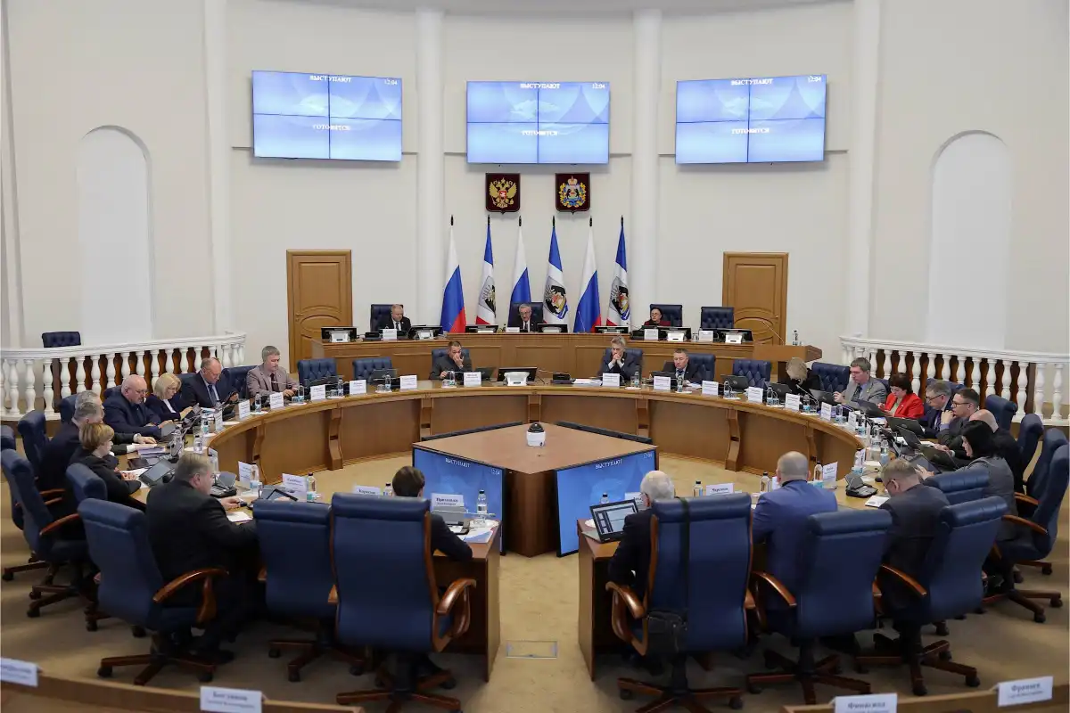 Согласно Уставу Новгородской области облдума каждый год заслушивает отчёт губернатора.