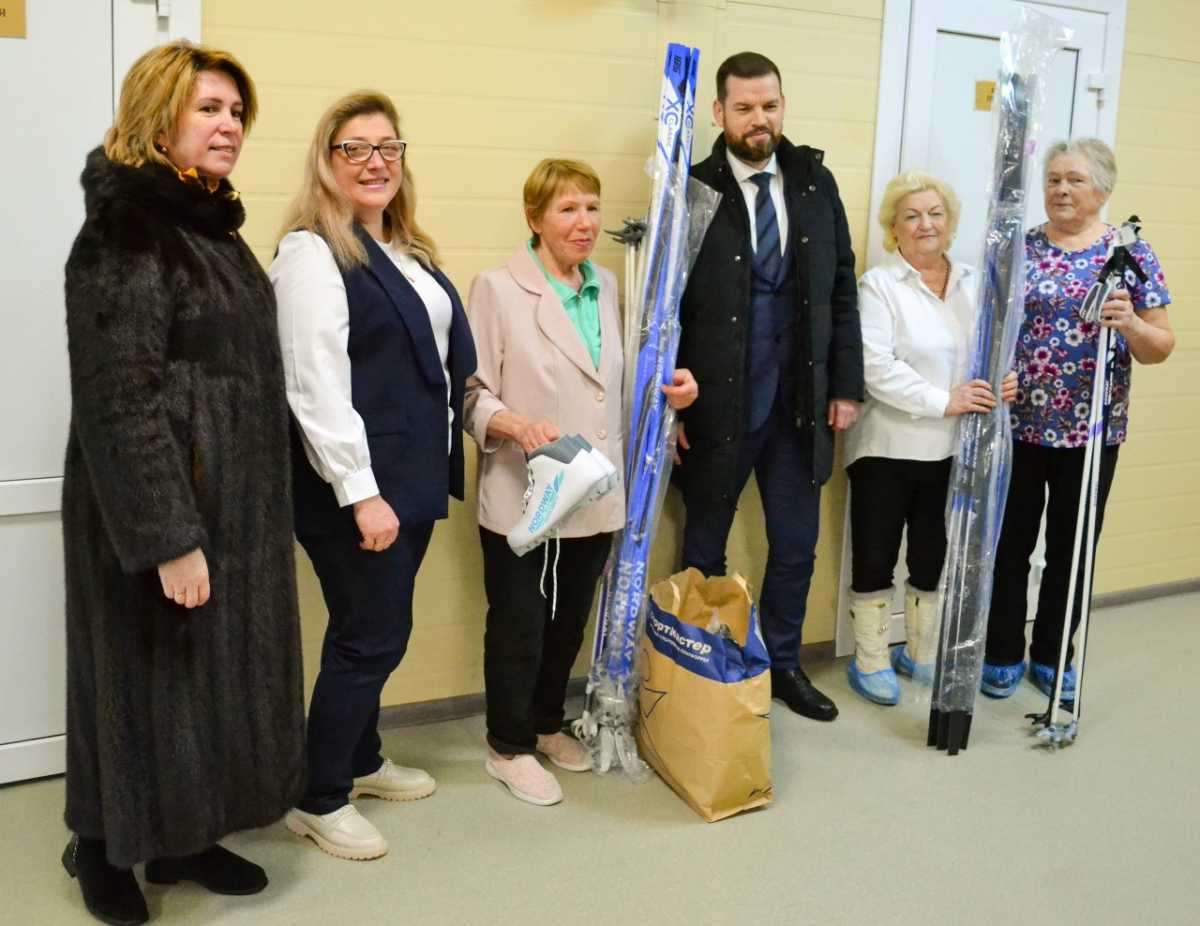 Спортивное оборудование позволит группе расширить зимнюю программу тренировок занятиями на свежем воздухе.