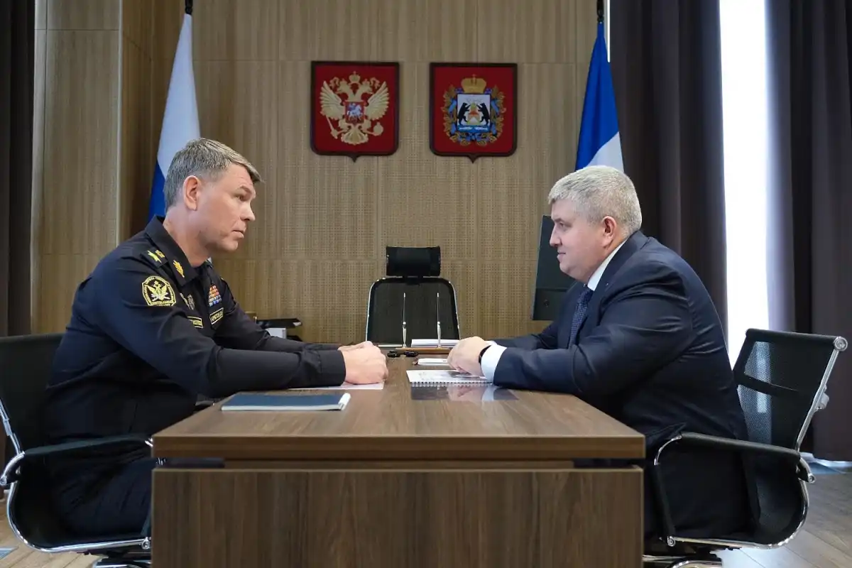 Александр Дронов поблагодарил Дмитрия Аристова за работу приставов по взысканию долгов по алиментам.