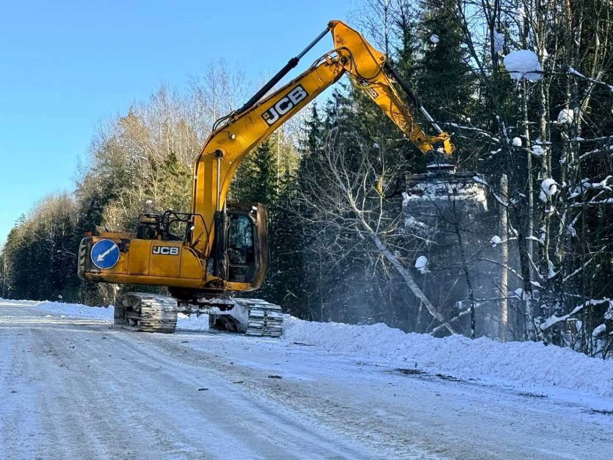 После очистки полосы отвода начнётся восстановление профиля водоотводных канав.