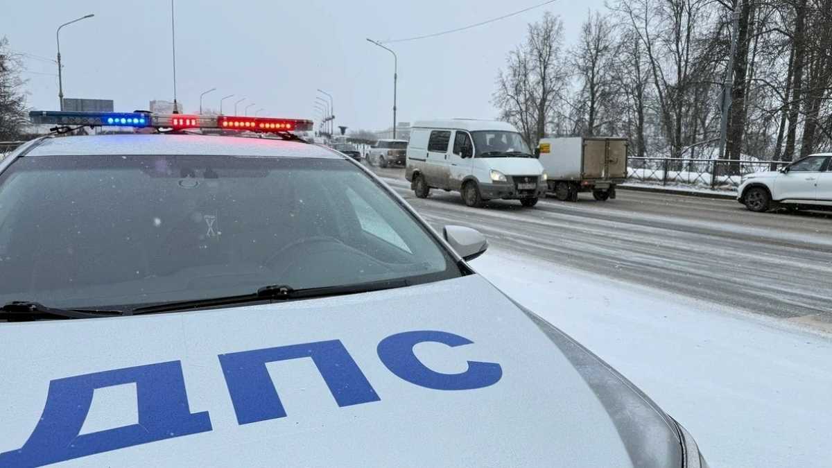 Автомобили поместили на стоянки отделов полиции.