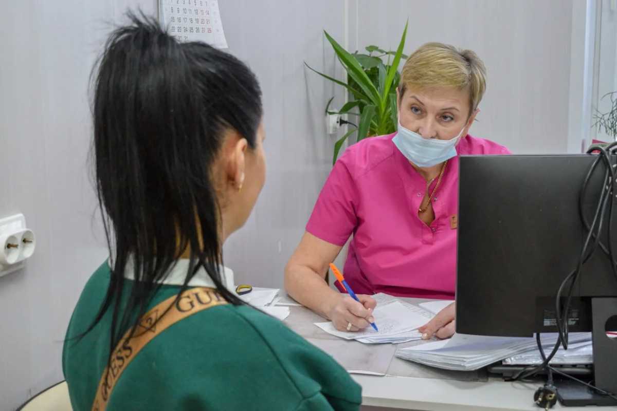 При себе необходимо иметь паспорт, полис, СНИЛС.