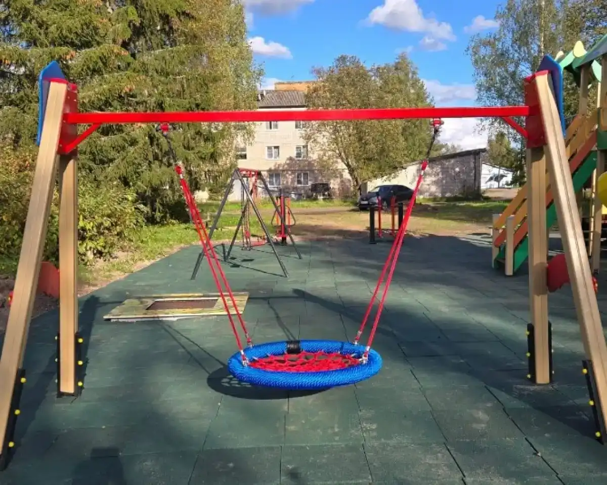 Игровую площадку в селе Зарубино Любытинского округа отремонтировали благодаря участию жителей в программе поддержки местных инициатив.