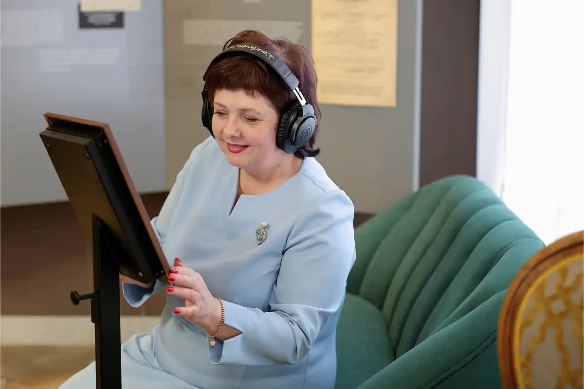 С 8 Марта женщин-депутатов поздравили в Доме музыки имени Сергея Рахманинова.