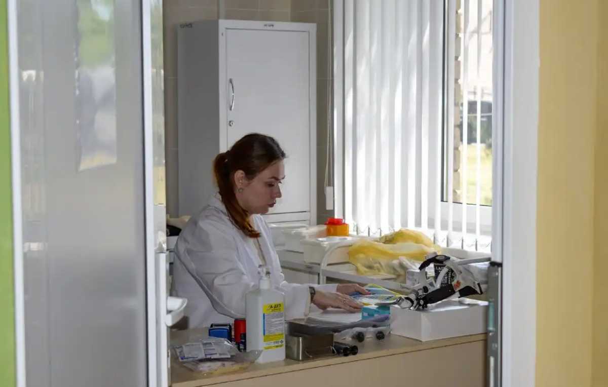 За 2025 год в Новгородскую область прибыли 254 медработника.