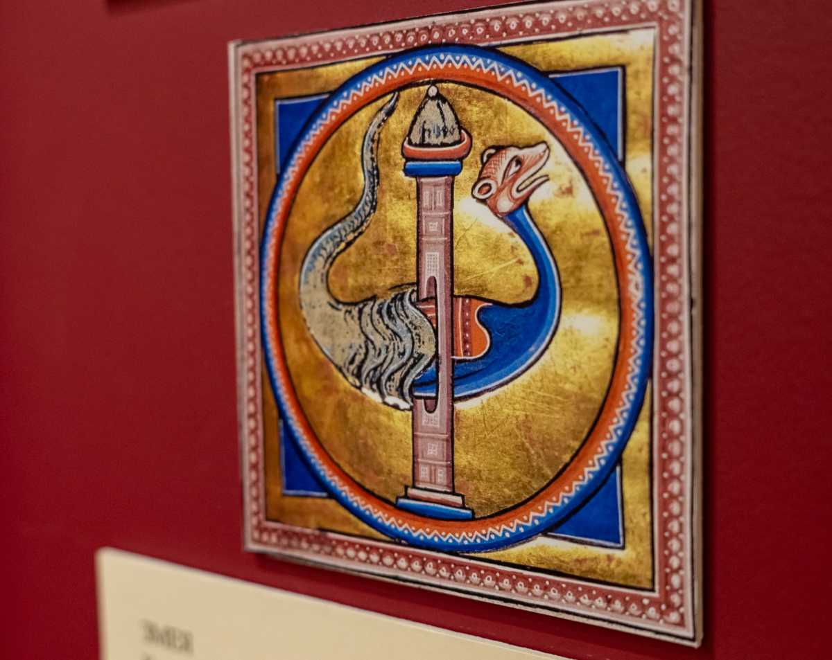 Выставка посвящена образам животных — реальным и фантастическим — в жизни средневекового Новгорода.