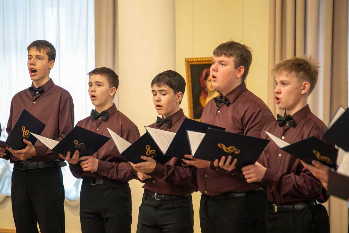 В новгородском Музее изобразительных искусств звучали песни, посвящённые весне, красоте и вдохновению