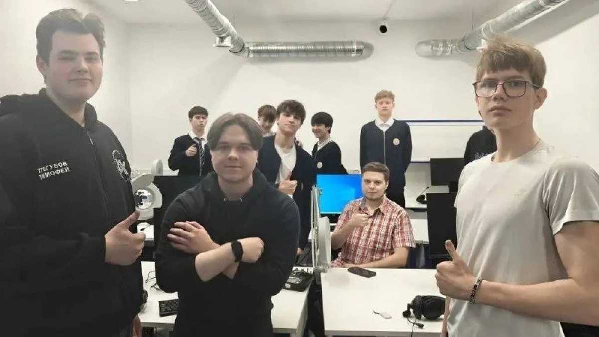 В финале «КиберДрома» школьникам предстоит не только запрограммировать, но и испытать свою модель дрона.