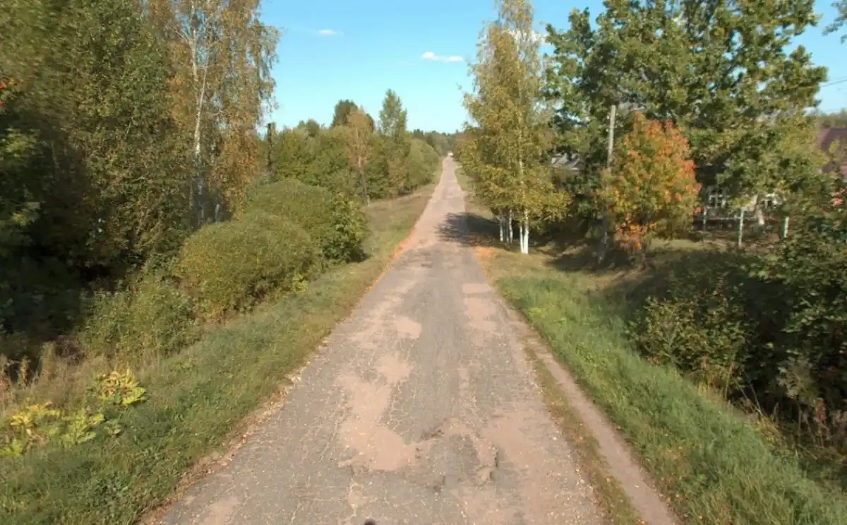 На дороге снимут изношенное покрытие и уложат новое.