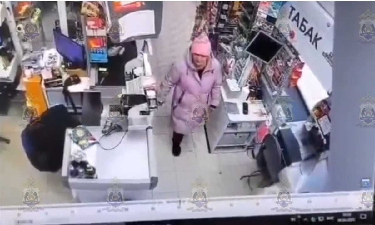 Оперативники провели мониторинг записей с камер видеонаблюдения, установленных в различных местах Великого Новгорода.