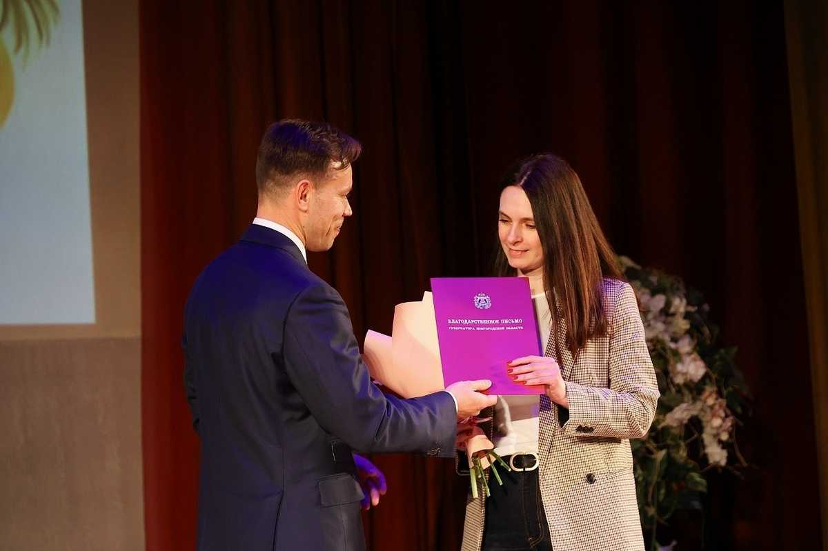 Награждение прошло накануне Дня работников бытового обслуживания населения и жилищно-коммунального хозяйства.