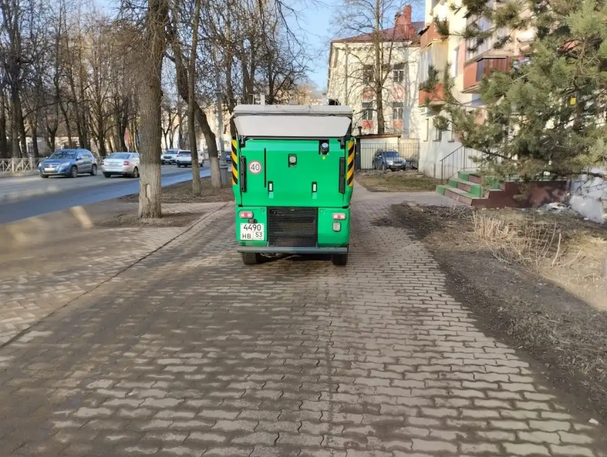 30 единиц спецтехники переоборудовали с зимней оснастки на летнюю.