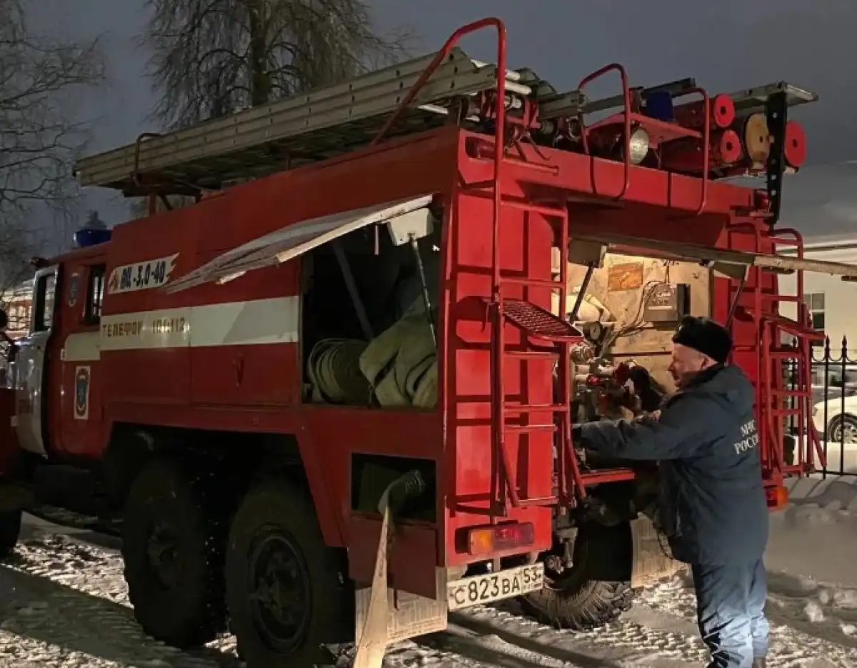 Причины пожаров устанавливают органы дознания.
