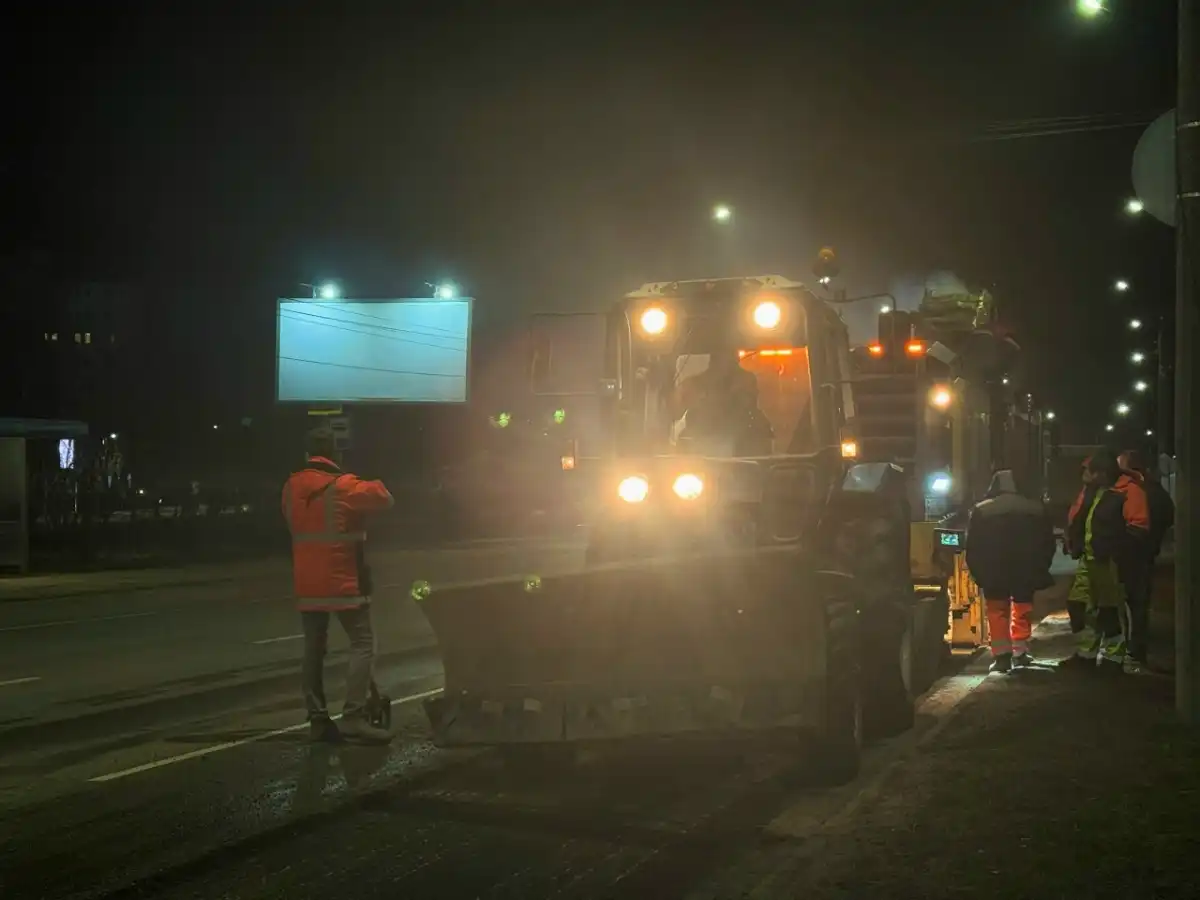 Ночью рабочие выполнили фрезерование изношенного покрытия.