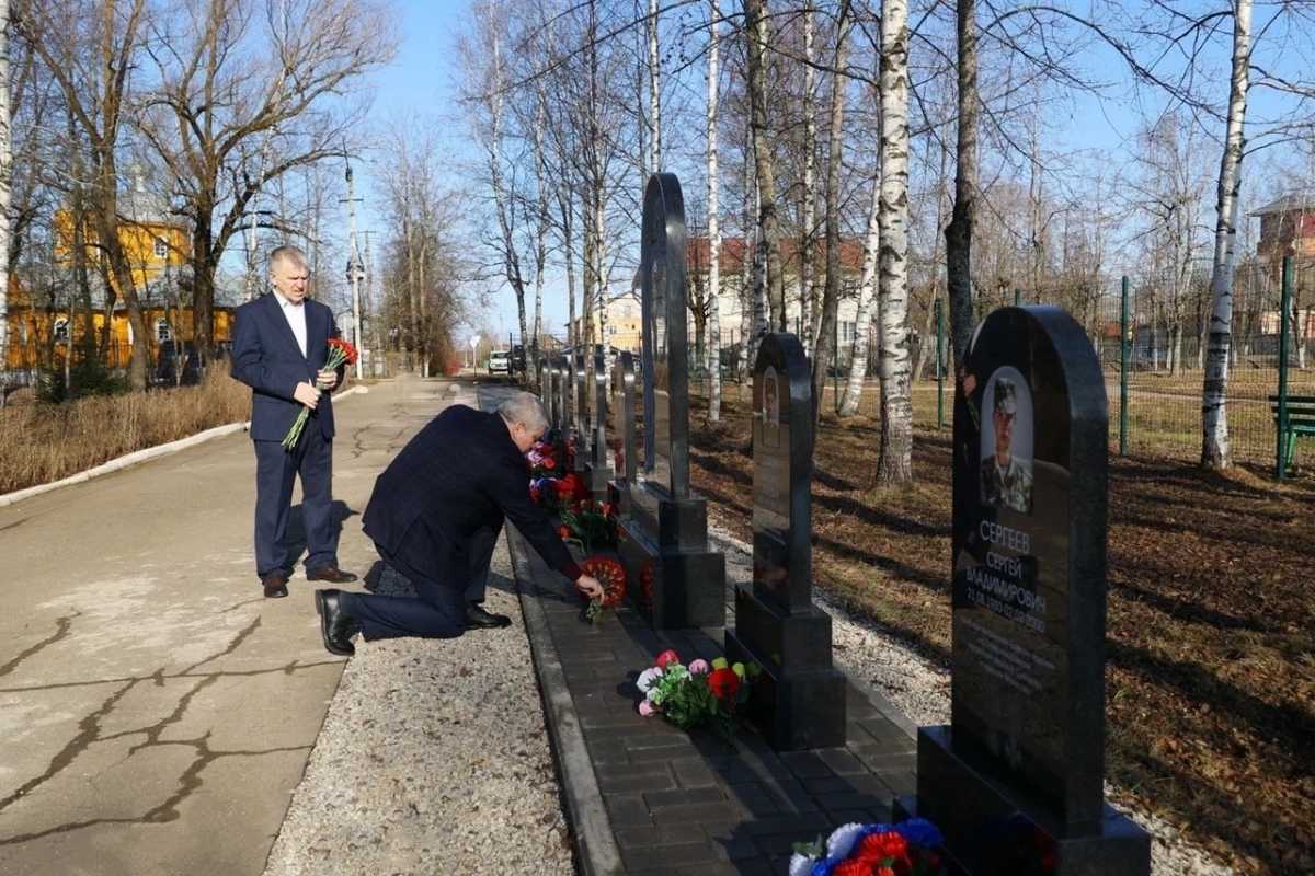 В 2027 году округ продолжит работу по увековечиванию памяти воинов.