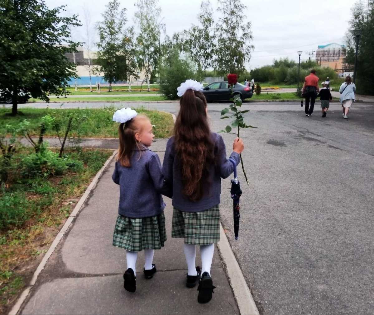 С 6 июля по 5 сентября будут принимать заявления от родителей, чьи дети живут в других микрорайонах.