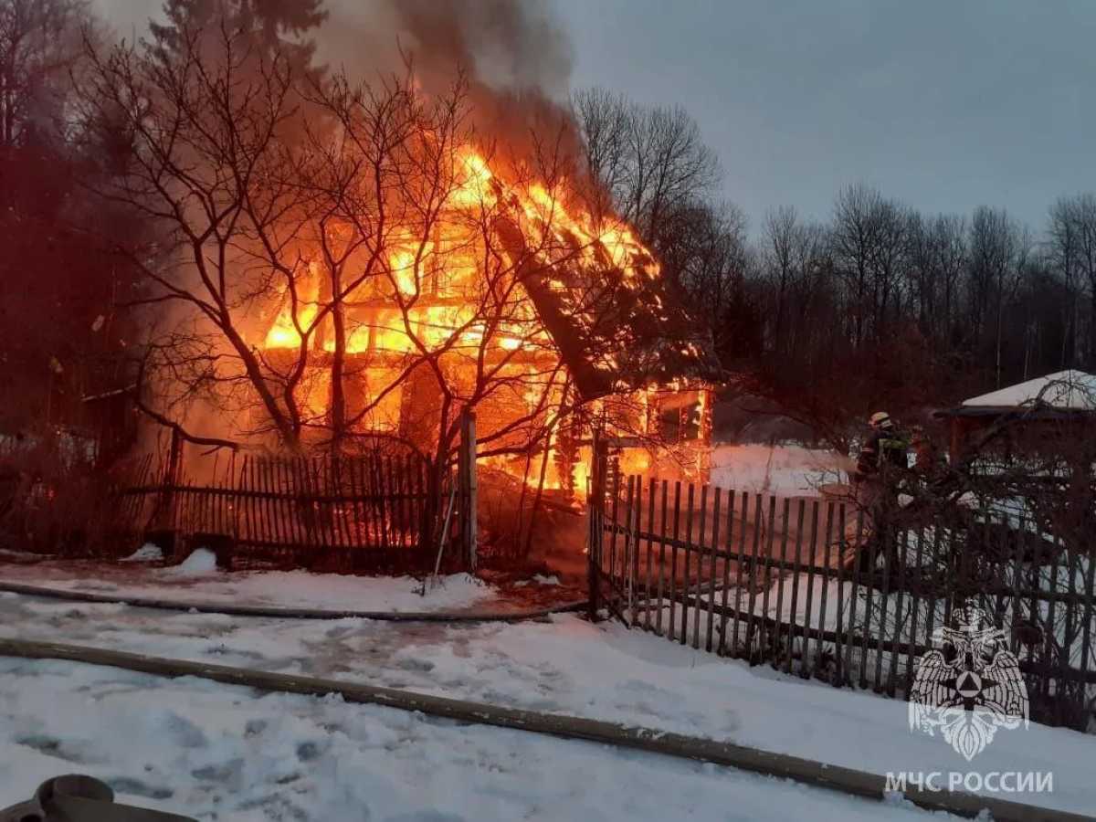 Причины пожаров устанавливают органы дознания.