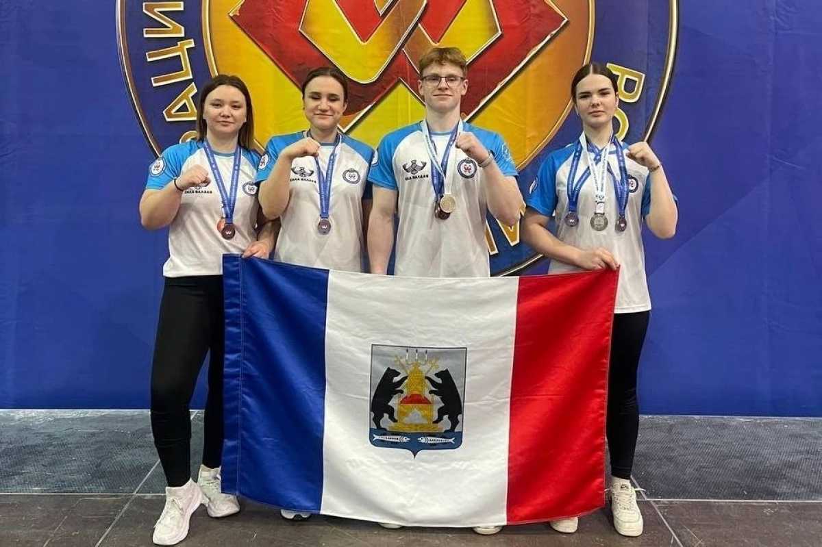 София Анисимова, Александр Аксёнов и Елизавета Лушникова прошли отбор на участие в первенстве Европы и первенстве мира.