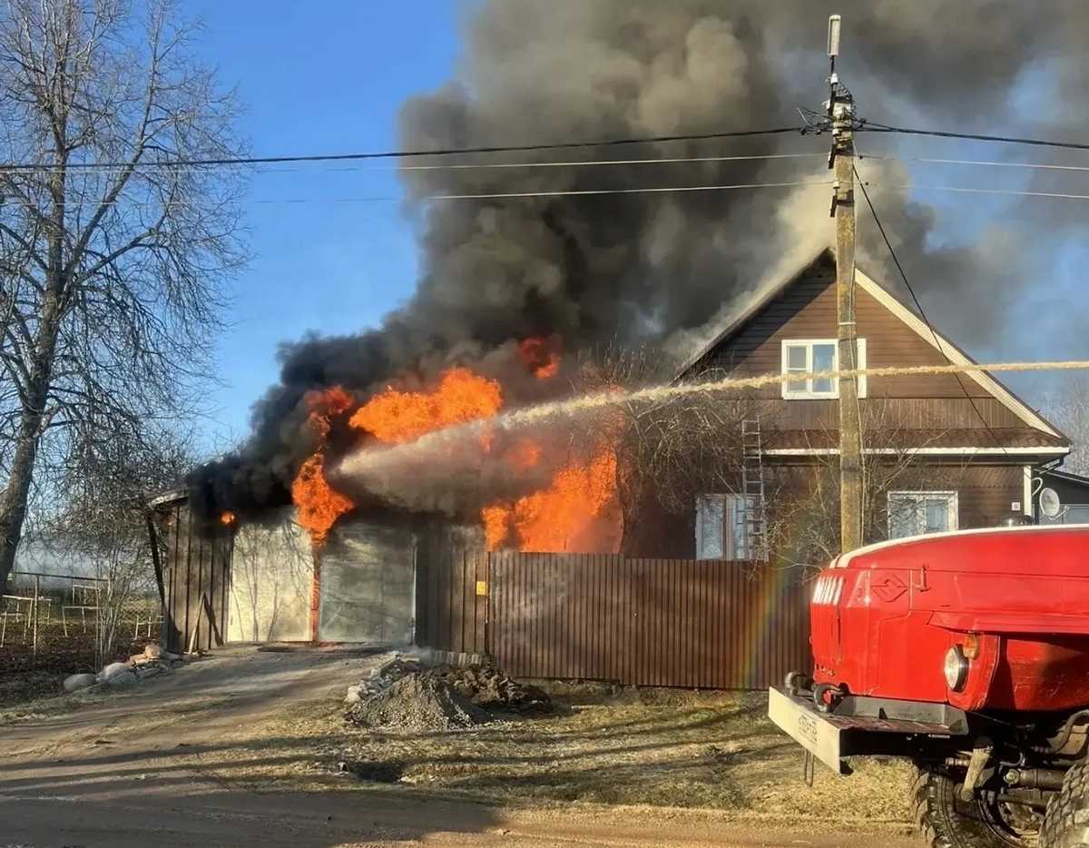 Причины пожаров устанавливают органы дознания.