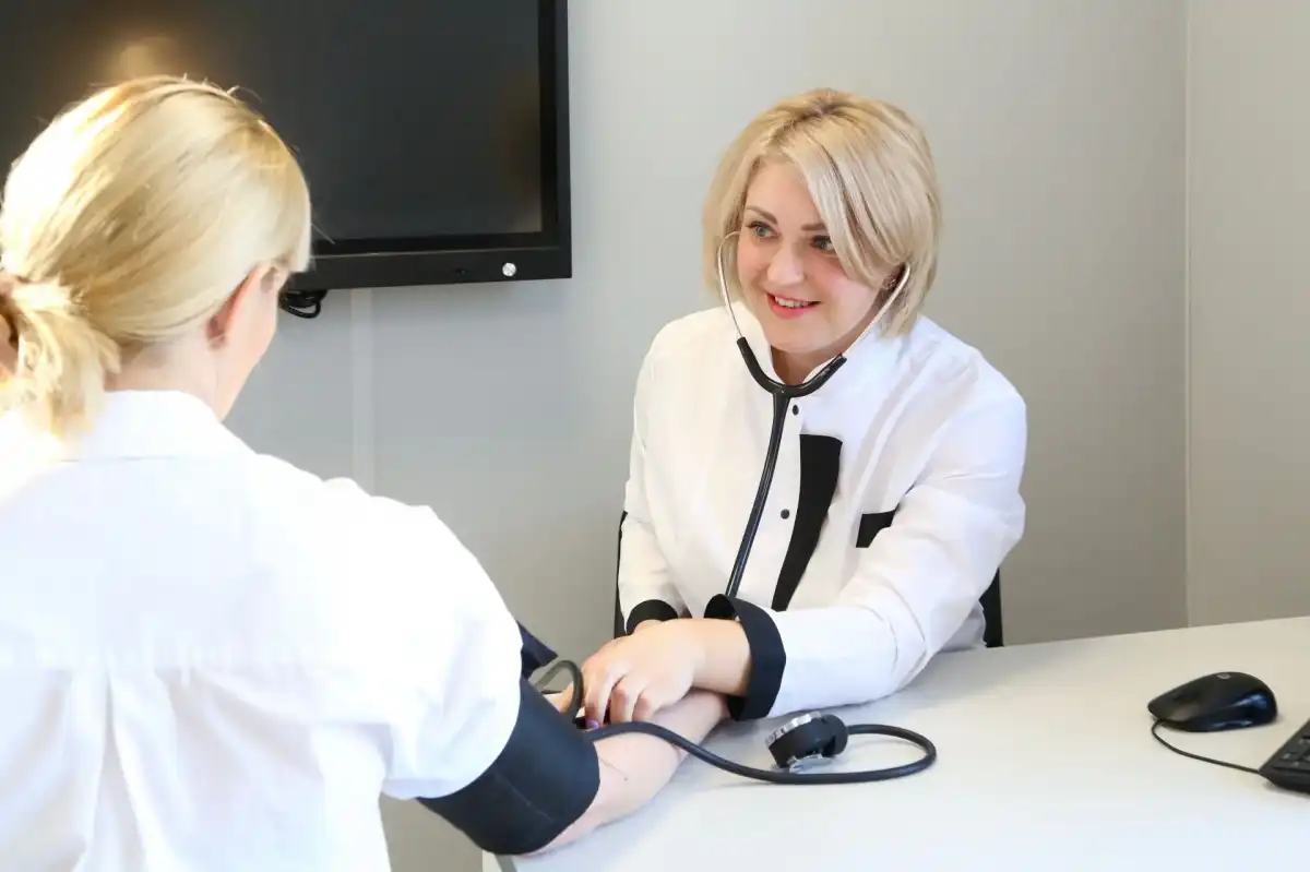 Своим профессиональным принципом специалист считает подход «не навреди».