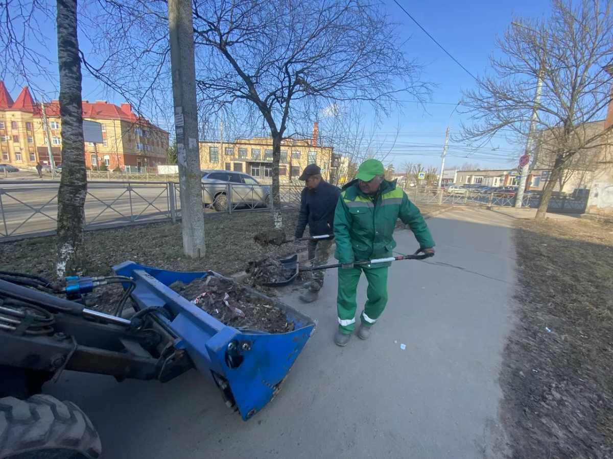 Александр Дронов поручил составить открытый список УК, чтобы следить, как справляются с уборкой.