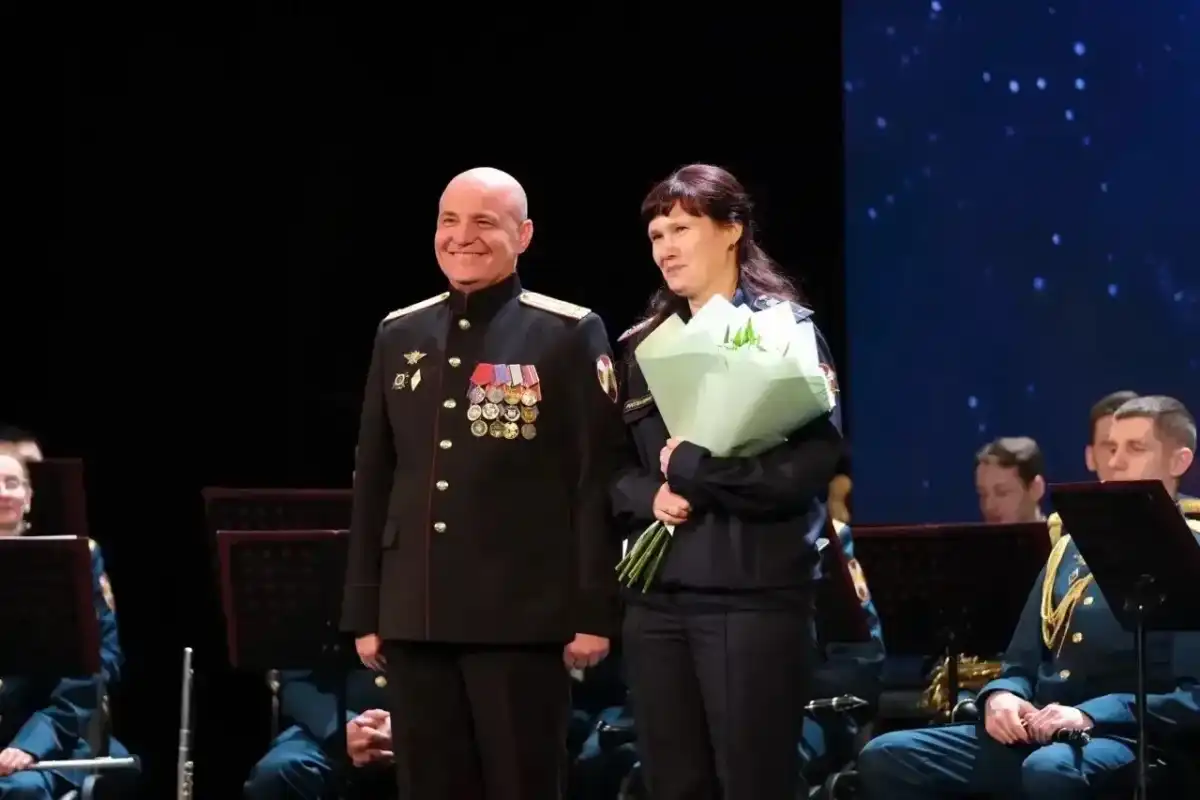 В этот день росгвардейцам вручили награды.