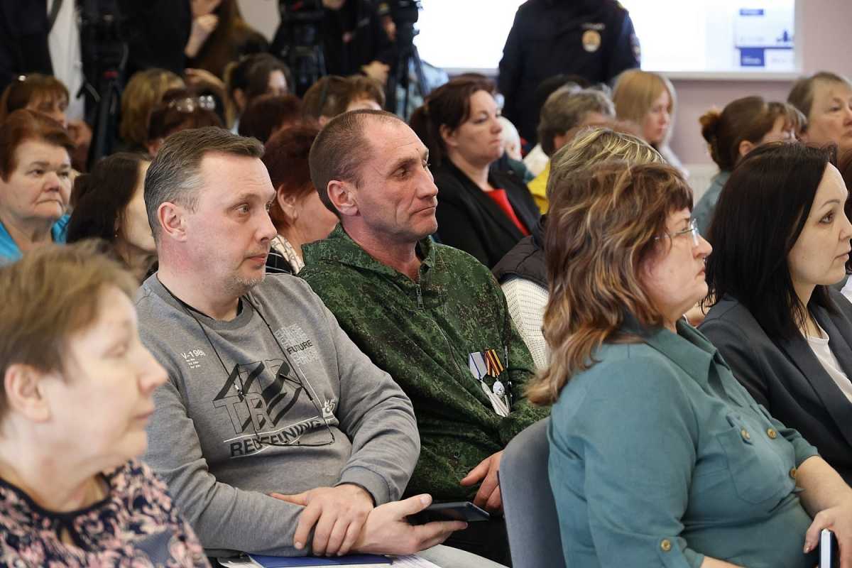 В областном бюджете зарезервировали средства на реализацию программ поддержки местных инициатив и проектов, сообщил Юрий Бобрышев.