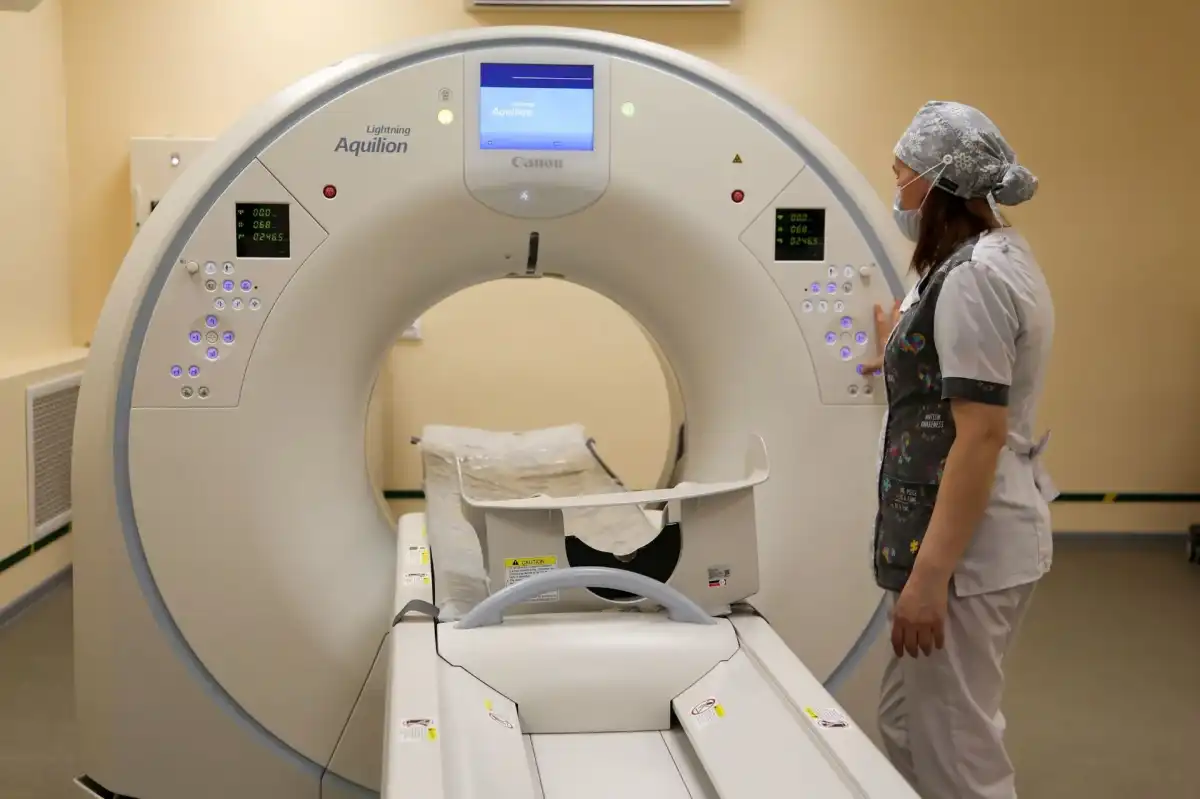 МСКТ даёт большее представление о состоянии лёгочной ткани, лимфатических узлов, кровеносной системы и всех органов грудной клетки.