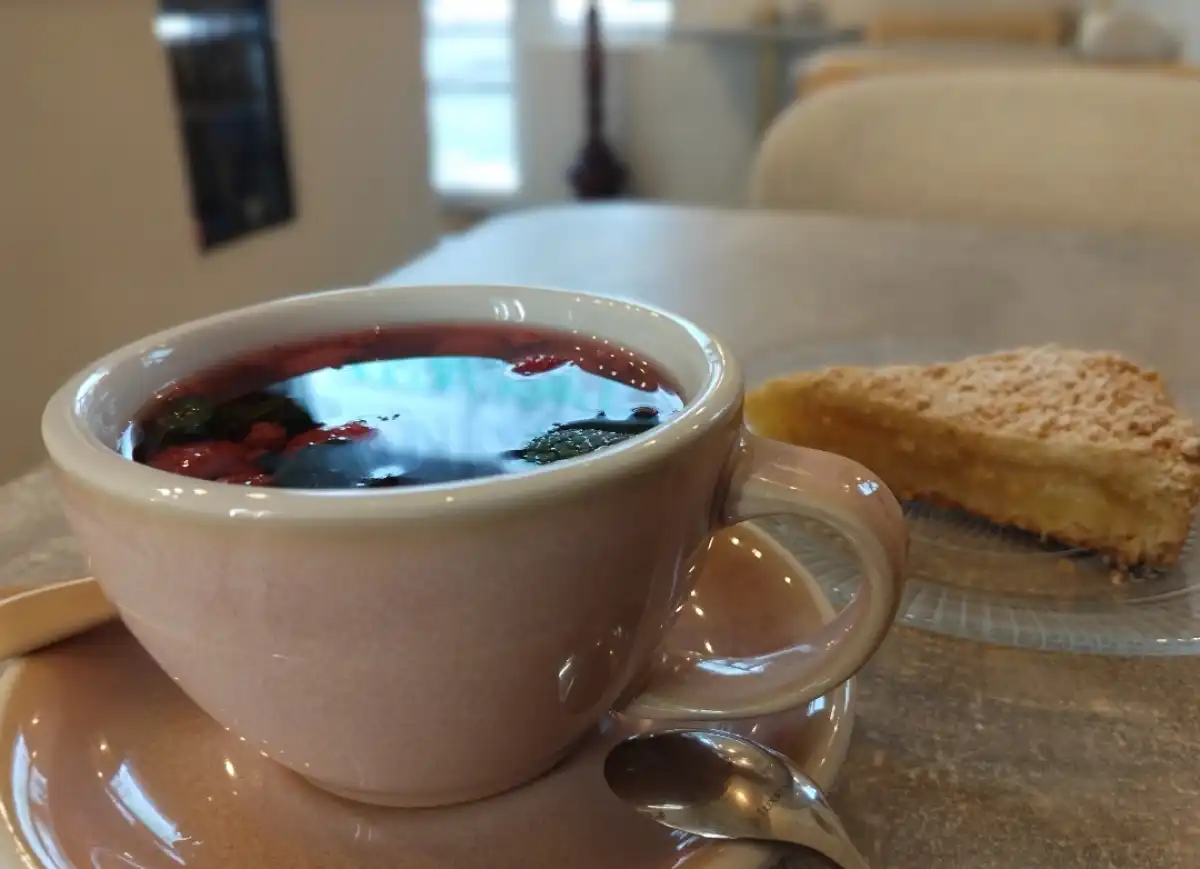 Среди продуктов заметнее всего в феврале выросли цены на яйца и готовые блюда в кафе и ресторанах.