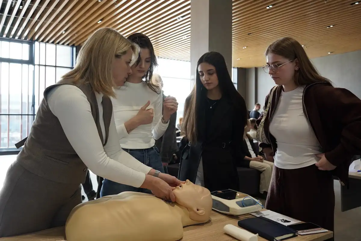 Для выстраивания успешной карьеры медика в Новгородской области действуют широкий спектр мер поддержки.