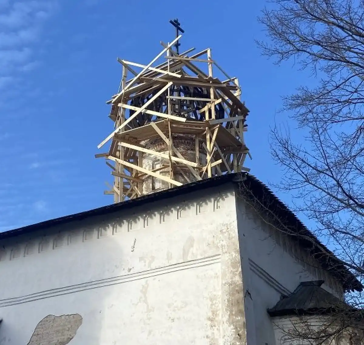 На главке планируют отремонтировать покрытие кровли из лемеха.