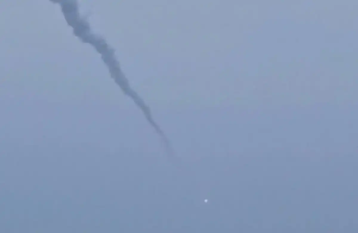 По данным министерства обороны России, в период с 8:00 до 13:00 над регионами страны уничтожены 57 украинских беспилотников.