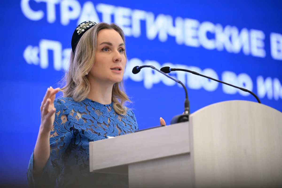 По словам Марии Львовой-Беловой, задача к 2030 году – вдвое сократить количество детей в детских домах.