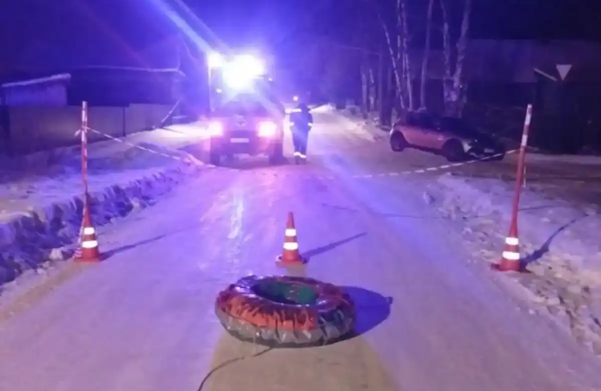 Две девушки, сидевшие на тюбинге, скончались на месте происшествия.