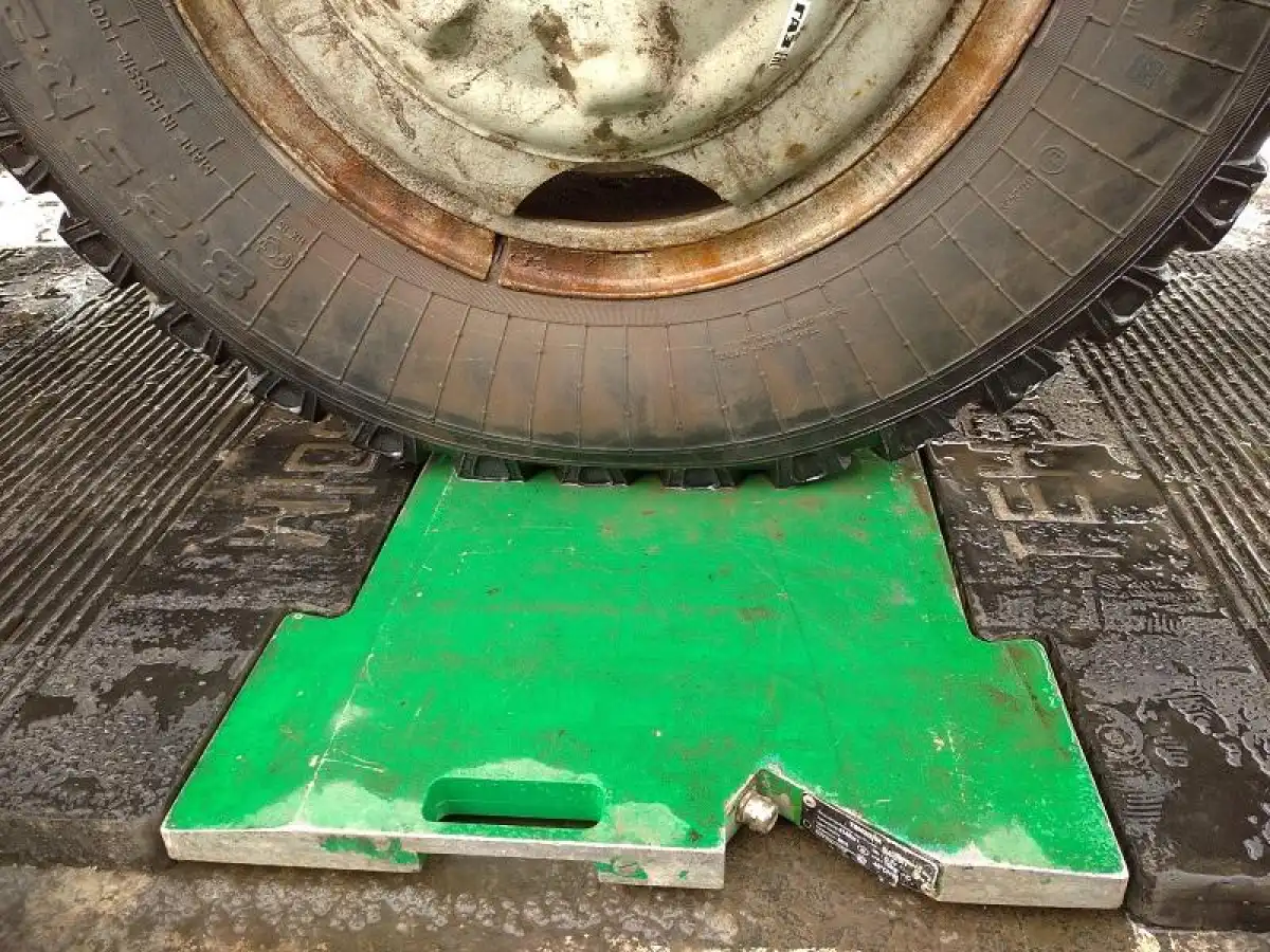 Ограничение касается асфальтированных дорог, дорог с гравийным, щебёночным и грунтовым покрытиями.