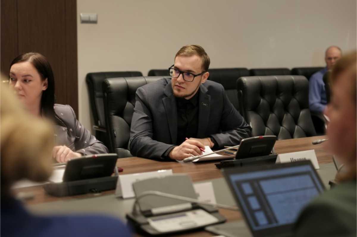 Павел Иванов проходит стажировку в Новгородской областной думе.
