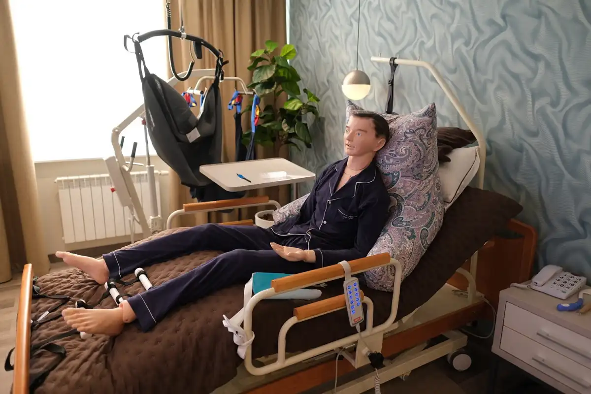 Светлане Чупшевой показали кабинеты психологической разгрузки, индивидуальных консультаций, демонстрационную квартиру.