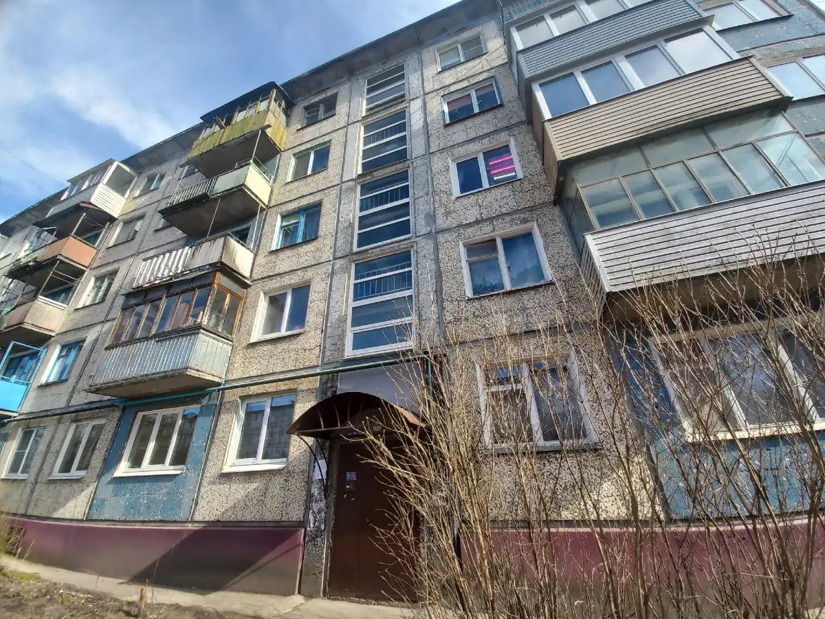 Сейчас заключены 12 контрактов на ремонт 31 муниципальной квартиры.