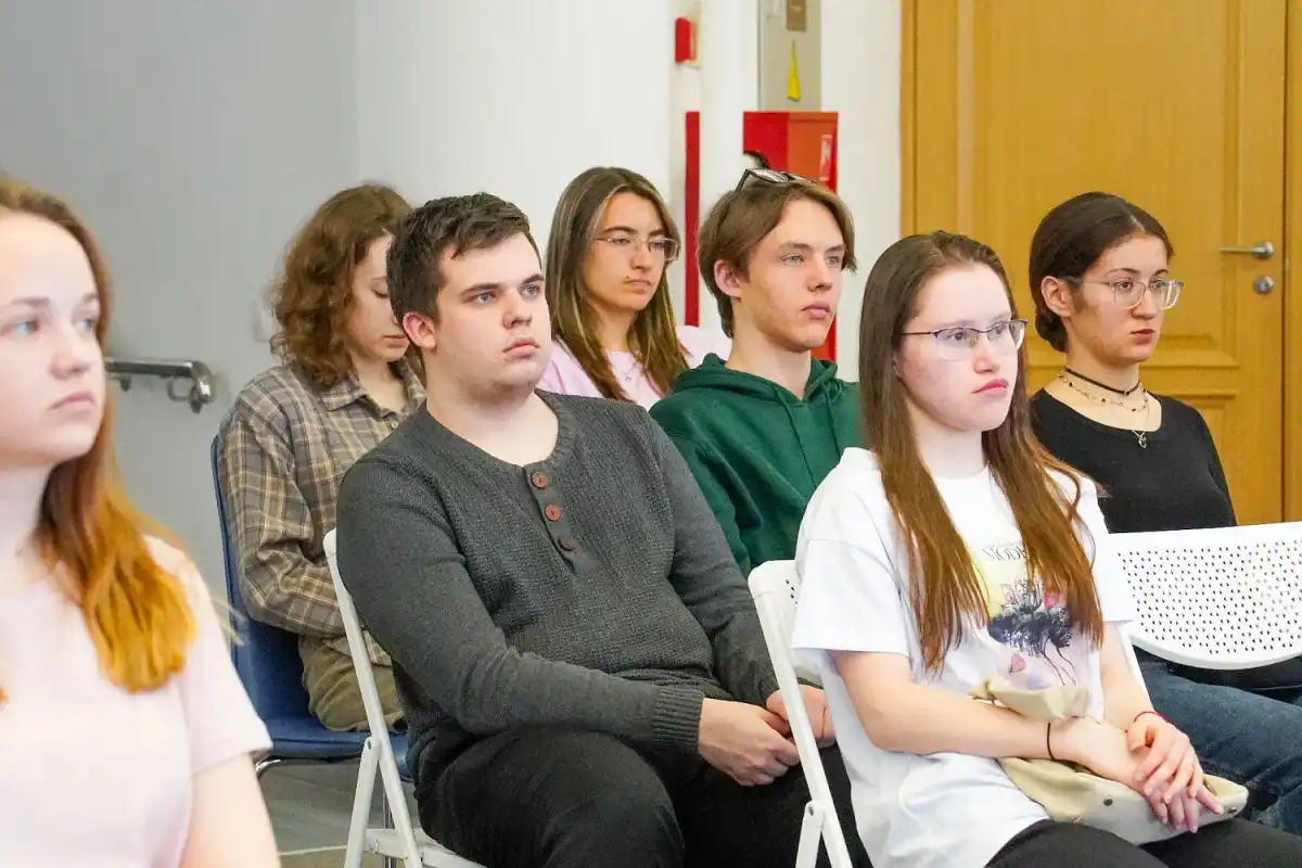 В 2025 году 845 волонтёров помогали жителям области принять участие во Всероссийском голосовании по выбору общественных территорий для благоустройства.